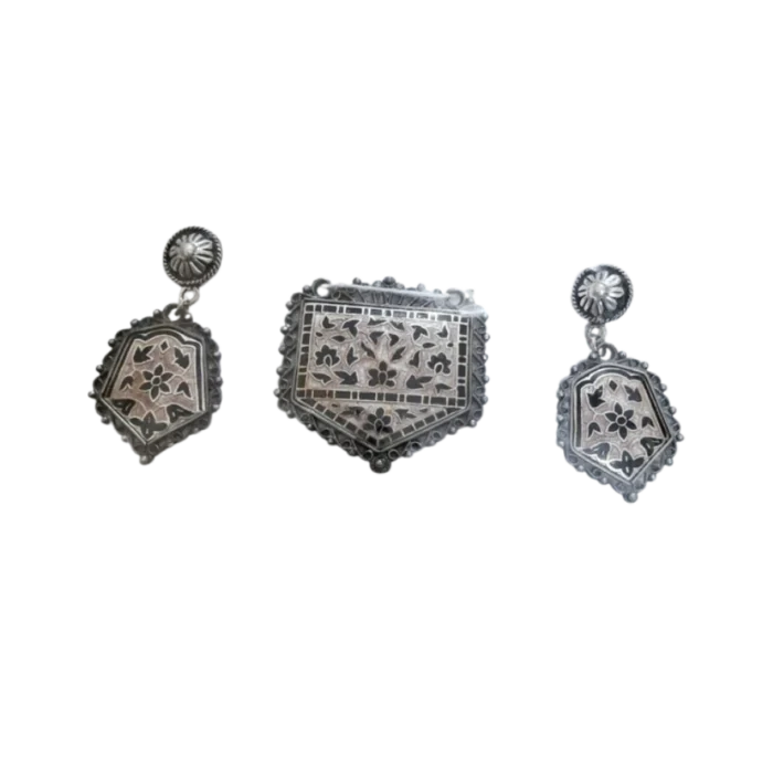 Vintage Style Oxidized Silver Floral Pendant Set (33 gm) - Image 1